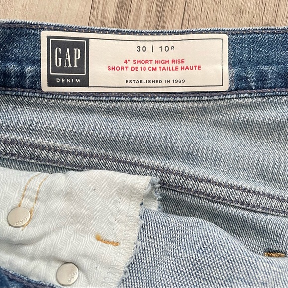 Gap 4'' High Rise Button-Fly Denim Shorts - Picture 6 of 7